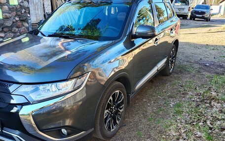 Mitsubishi Outlander III рестайлинг 3, 2022 год, 2 550 000 рублей, 5 фотография