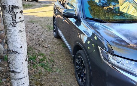 Mitsubishi Outlander III рестайлинг 3, 2022 год, 2 550 000 рублей, 6 фотография