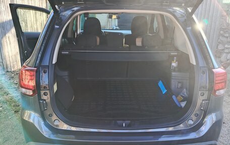 Mitsubishi Outlander III рестайлинг 3, 2022 год, 2 550 000 рублей, 10 фотография