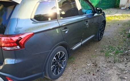 Mitsubishi Outlander III рестайлинг 3, 2022 год, 2 550 000 рублей, 4 фотография