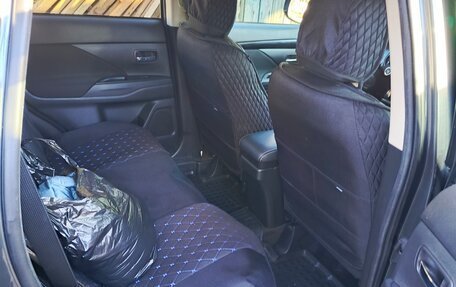 Mitsubishi Outlander III рестайлинг 3, 2022 год, 2 550 000 рублей, 8 фотография