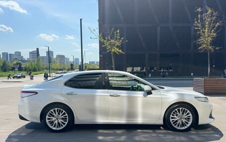 Toyota Camry, 2018 год, 2 850 000 рублей, 4 фотография