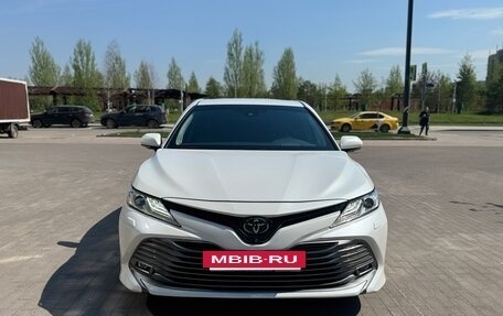 Toyota Camry, 2018 год, 2 850 000 рублей, 2 фотография