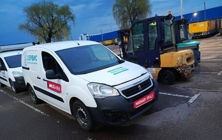 Peugeot Partner II рестайлинг 2, 2016 год, 625 000 рублей, 1 фотография