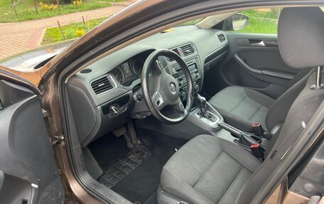 Volkswagen Jetta VI, 2013 год, 930 000 рублей, 13 фотография