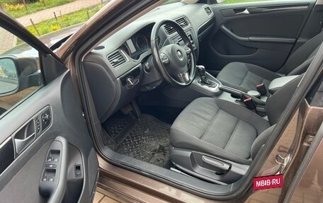Volkswagen Jetta VI, 2013 год, 930 000 рублей, 12 фотография