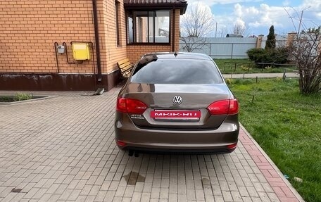 Volkswagen Jetta VI, 2013 год, 930 000 рублей, 2 фотография