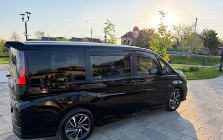 Honda Stepwgn IV, 2018 год, 2 370 000 рублей, 2 фотография