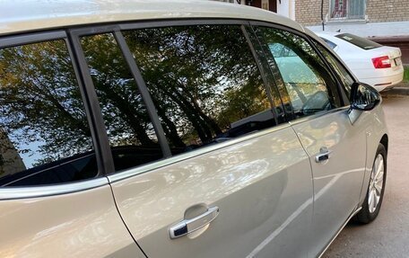 Opel Zafira C рестайлинг, 2012 год, 900 000 рублей, 4 фотография