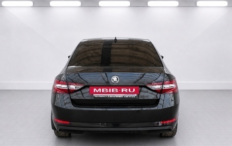 Skoda Superb III рестайлинг, 2016 год, 1 600 000 рублей, 3 фотография