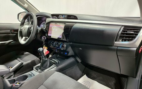 Toyota Hilux VIII, 2021 год, 3 500 000 рублей, 14 фотография