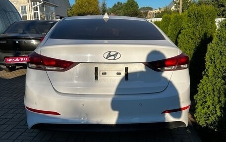 Hyundai Elantra VI рестайлинг, 2018 год, 550 000 рублей, 8 фотография