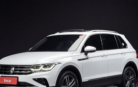 Volkswagen Tiguan II, 2023 год, 3 600 000 рублей, 1 фотография