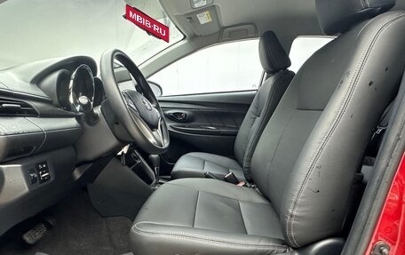 Toyota Yaris, 2021 год, 1 305 000 рублей, 8 фотография