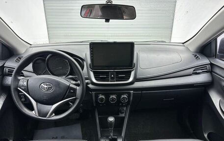 Toyota Yaris, 2021 год, 1 305 000 рублей, 11 фотография