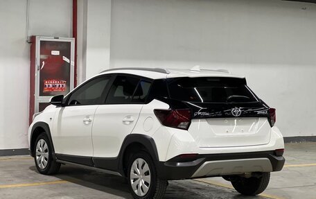 Toyota Yaris, 2021 год, 1 280 000 рублей, 2 фотография
