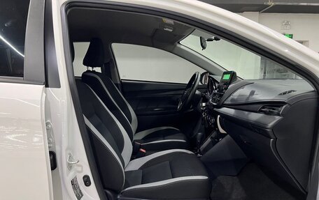 Toyota Yaris, 2021 год, 1 280 000 рублей, 15 фотография