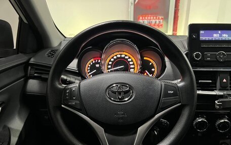 Toyota Yaris, 2021 год, 1 280 000 рублей, 10 фотография