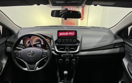 Toyota Yaris, 2021 год, 1 280 000 рублей, 11 фотография