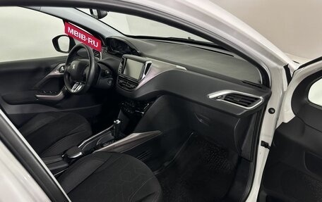 Peugeot 2008 II, 2014 год, 880 000 рублей, 14 фотография