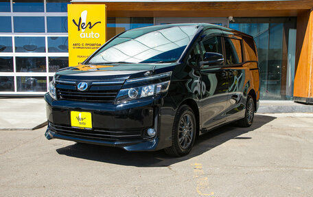 Toyota Voxy III, 2014 год, 1 785 000 рублей, 2 фотография