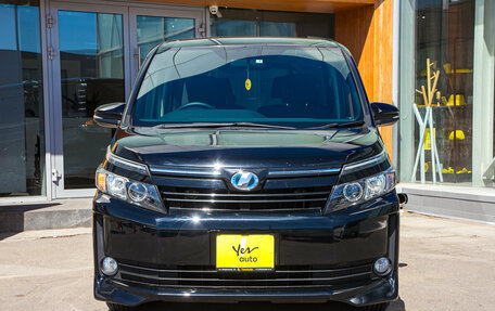 Toyota Voxy III, 2014 год, 1 785 000 рублей, 4 фотография