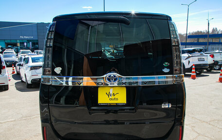 Toyota Voxy III, 2014 год, 1 785 000 рублей, 8 фотография