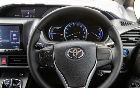 Toyota Voxy III, 2014 год, 1 785 000 рублей, 17 фотография