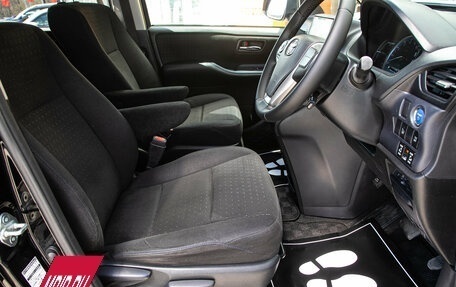 Toyota Voxy III, 2014 год, 1 785 000 рублей, 19 фотография