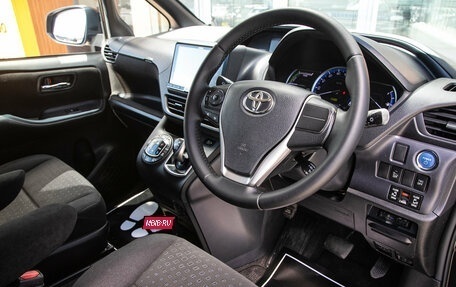 Toyota Voxy III, 2014 год, 1 785 000 рублей, 18 фотография