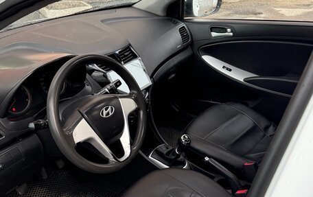 Hyundai Solaris II рестайлинг, 2013 год, 380 000 рублей, 5 фотография