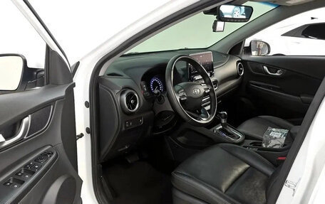 Hyundai Kona I, 2022 год, 1 373 000 рублей, 5 фотография