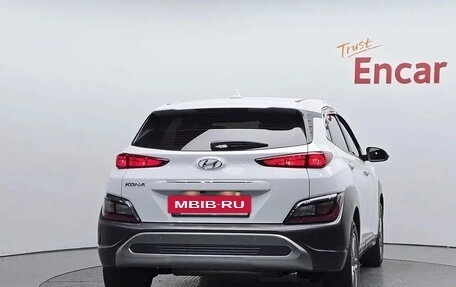 Hyundai Kona I, 2022 год, 1 360 000 рублей, 4 фотография
