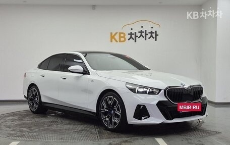 BMW 5 серия, 2025 год, 8 840 010 рублей, 2 фотография