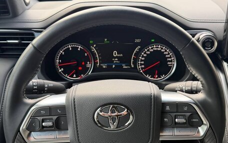 Toyota Land Cruiser, 2024 год, 14 350 000 рублей, 9 фотография