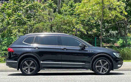 Volkswagen Tiguan II, 2020 год, 1 750 001 рублей, 5 фотография