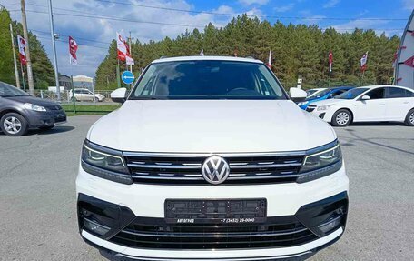 Volkswagen Tiguan II, 2018 год, 2 415 000 рублей, 2 фотография