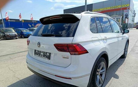 Volkswagen Tiguan II, 2018 год, 2 415 000 рублей, 7 фотография