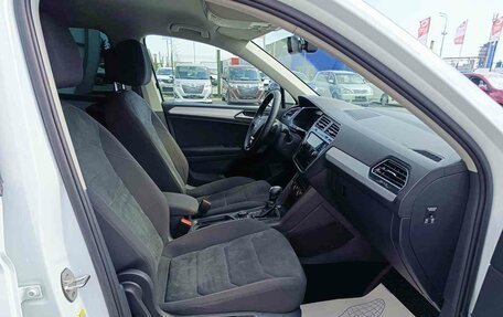 Volkswagen Tiguan II, 2018 год, 2 415 000 рублей, 14 фотография