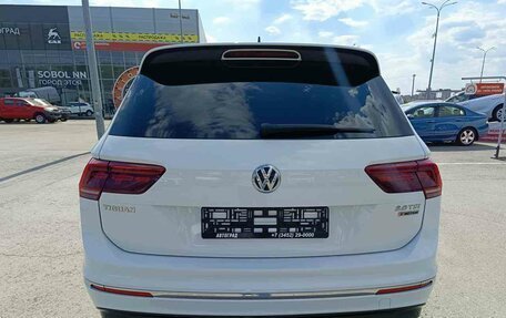 Volkswagen Tiguan II, 2018 год, 2 415 000 рублей, 6 фотография