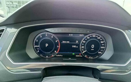Volkswagen Tiguan II, 2018 год, 2 415 000 рублей, 17 фотография