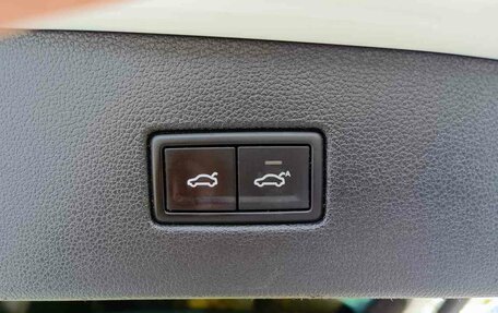 Volkswagen Tiguan II, 2018 год, 2 415 000 рублей, 13 фотография