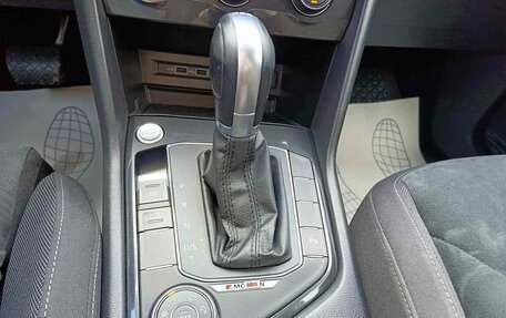 Volkswagen Tiguan II, 2018 год, 2 415 000 рублей, 21 фотография