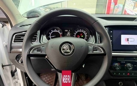 Skoda Kamiq I, 2023 год, 2 000 000 рублей, 10 фотография