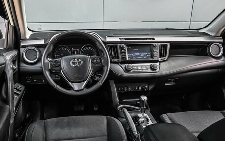 Toyota RAV4, 2016 год, 1 999 000 рублей, 6 фотография