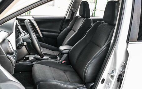 Toyota RAV4, 2016 год, 1 999 000 рублей, 10 фотография