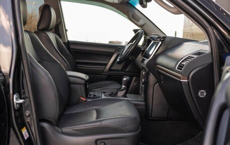 Toyota Land Cruiser Prado 150 рестайлинг 2, 2019 год, 5 500 000 рублей, 21 фотография