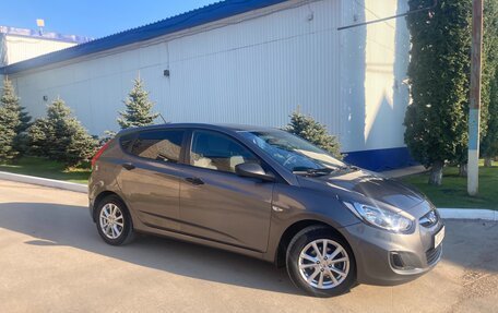 Hyundai Solaris II рестайлинг, 2014 год, 829 000 рублей, 2 фотография