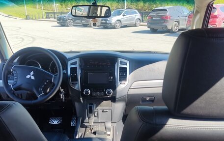 Mitsubishi Pajero IV, 2015 год, 2 600 000 рублей, 18 фотография