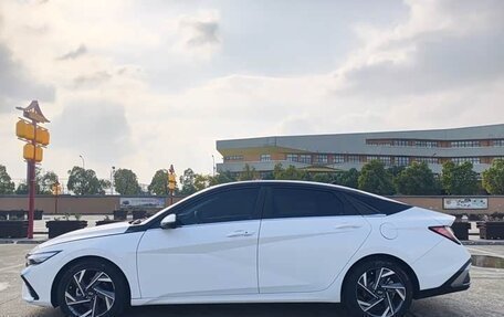 Hyundai Elantra, 2023 год, 1 240 000 рублей, 7 фотография